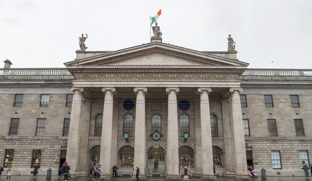 La facciata neoclassica del General Post Office su O'Connell Street